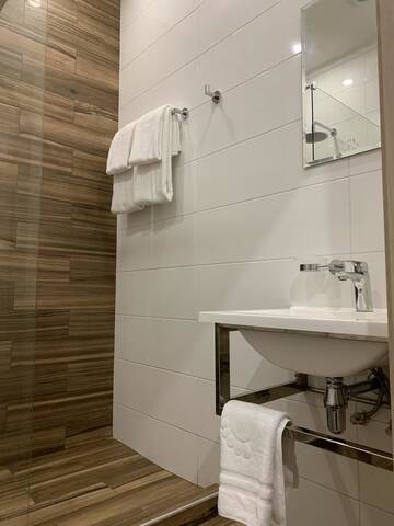Фото номера Люкс с видом на город Отель Premium Hotel г. Славянск 5